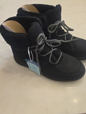 NWT JBU Freeze Booties Size 8. No Box